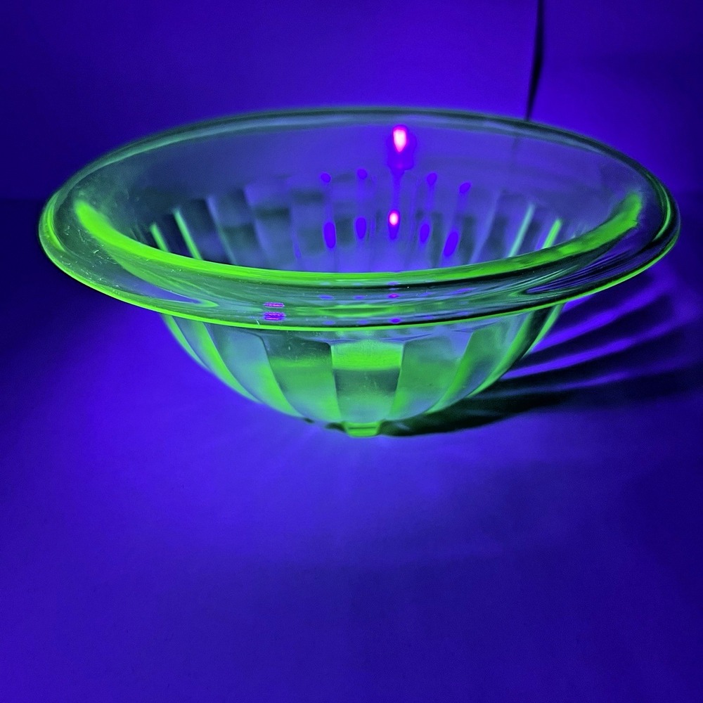 Hazel-Atlas‎ Green Depression Mixing Bowl w/ a "Pillar Optic" Ribbed Design